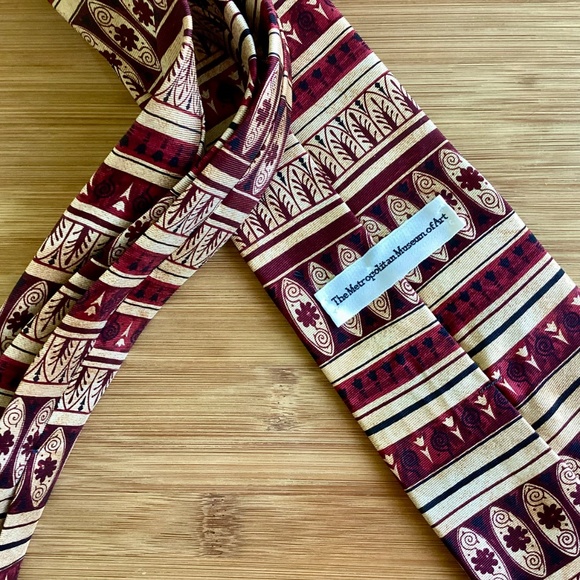 Metropolitan Museum of Art Men's 100% Silk Necktie Designer FLORAL Burgundy Gold - Picture 5 of 9